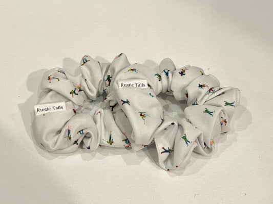 SKIERS SCRUNCHIE