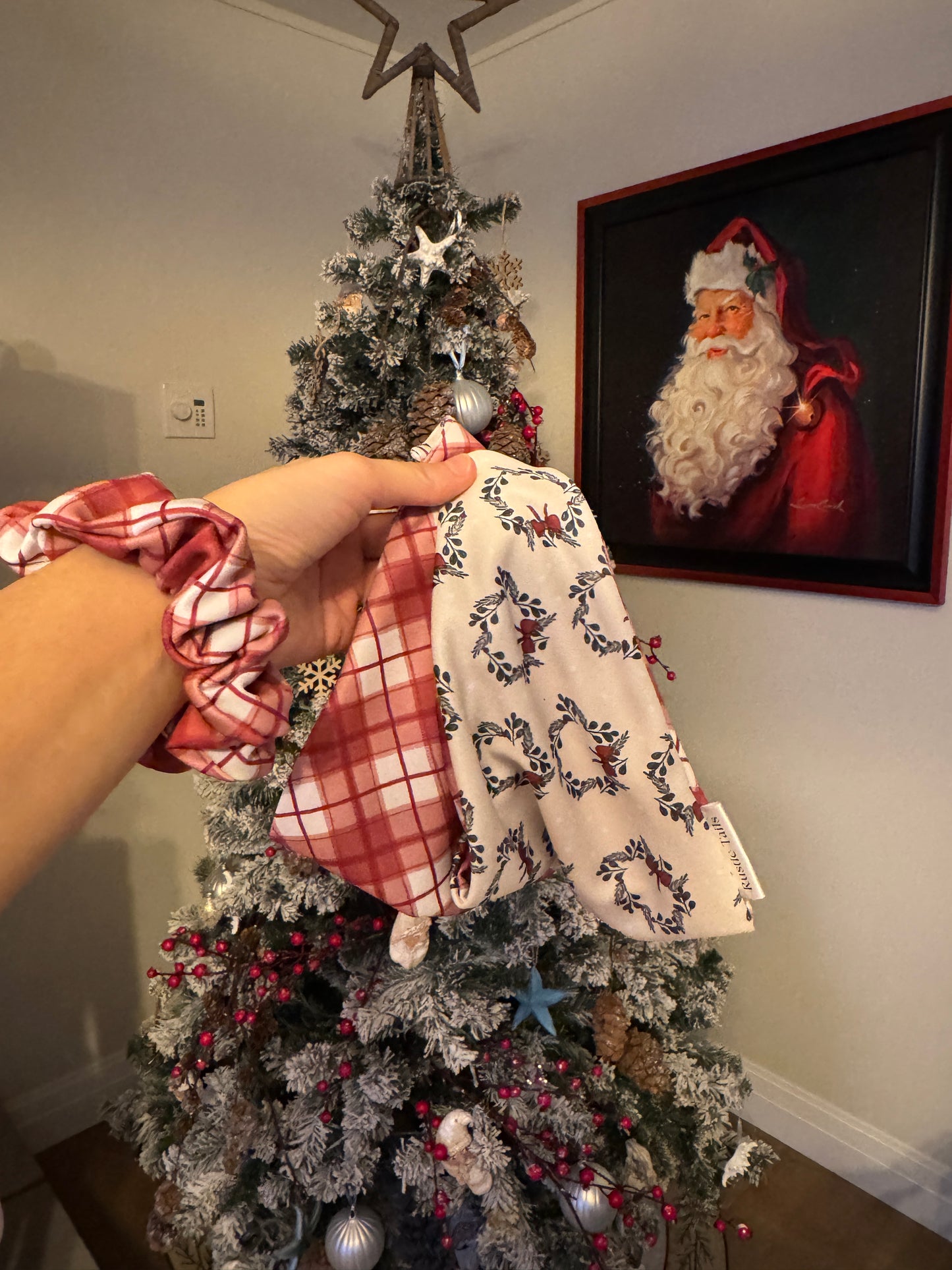 RUSTIC WREATHS DOG BANDANA